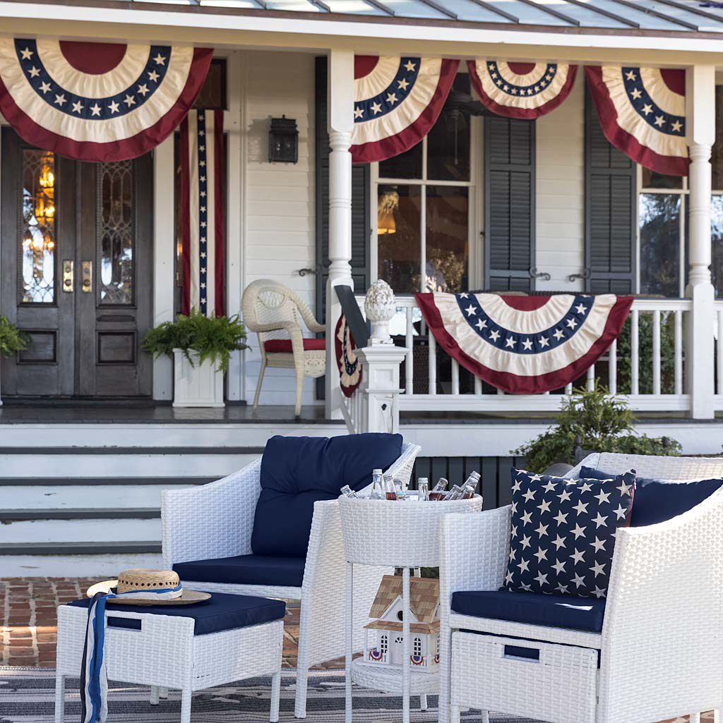 Read more about the article Plow & Hearth – Classic American Flag Cotton Bunting Collection
